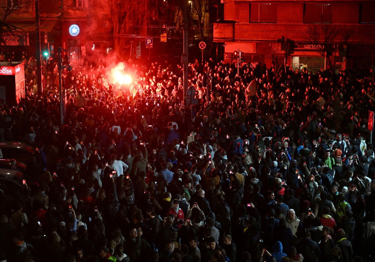 Serbian Protesters Blockade State Television in Police Standoff