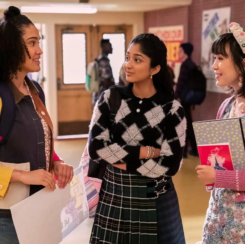 never have i ever. (l to r) lee rodriguez as fabiola torres, maitreyi ramakrishnan as devi, ramona young as eleanor wong in episode 401 of never have i ever. cr. lara solanki/netflix © 2023