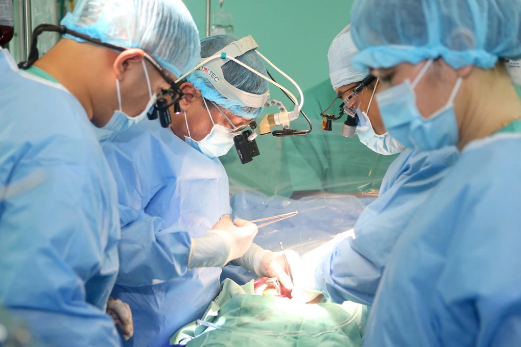 Cha nén nỗi đau, hiến tạng của con trai để cứu nhiều người khác