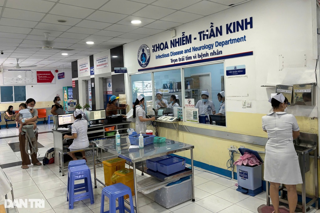 TPHCM: Hàng loạt trẻ mắc sởi nhập viện, “10 ca hết 9” là bệnh nhân ở tỉnh