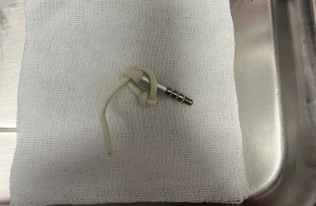 Nam sinh 19 tuổi gặp quả đắng vì làm theo clip trên mạng để tìm khoái cảm - 2 Nam sinh 19 tuổi gặp quả đắng vì làm theo clip trên mạng để tìm khoái cảm - 2
