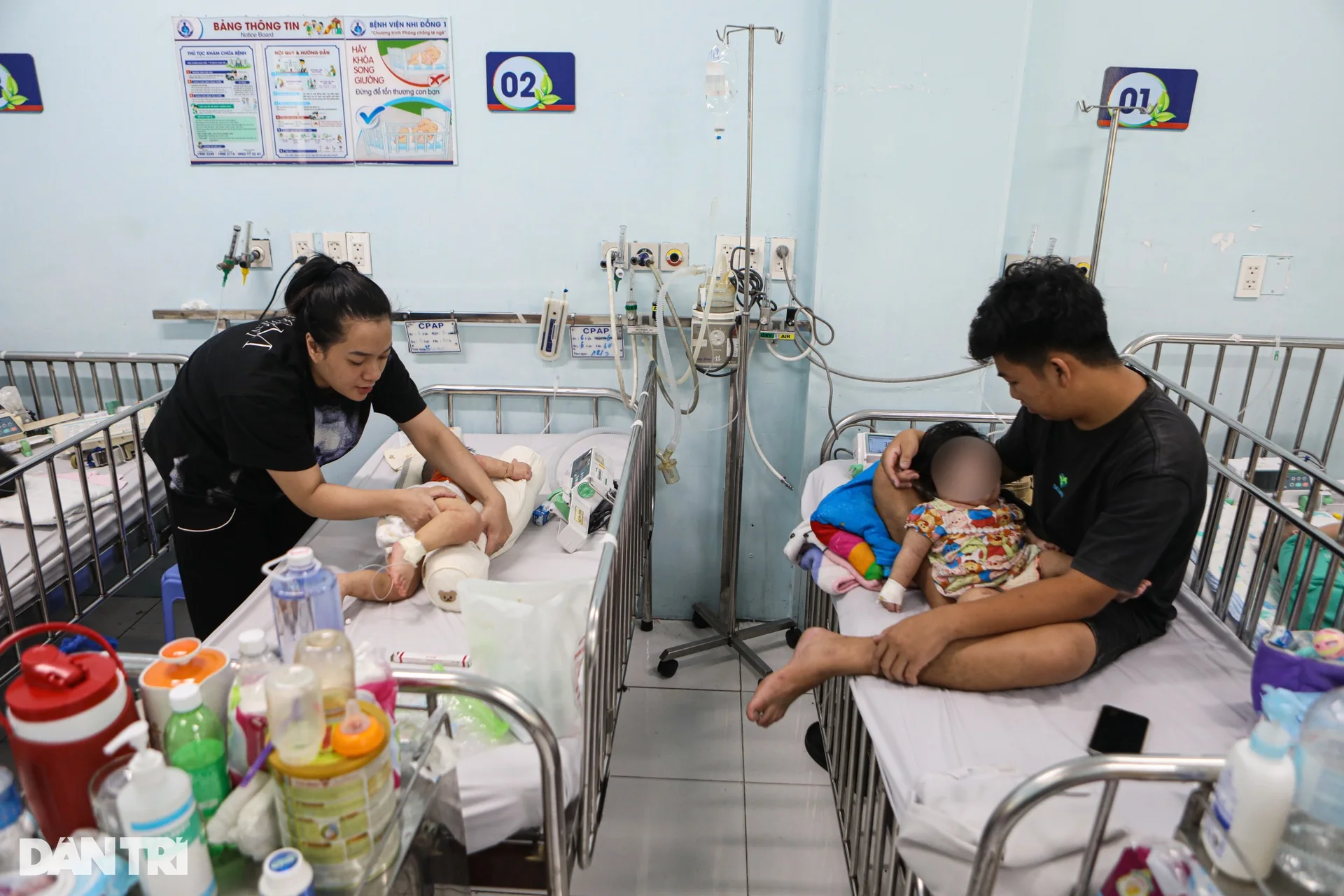 Những em bé đeo ống thở, mệt nhoài trong viện vì không tiêm vaccine sởi - 5 Những em bé đeo ống thở, mệt nhoài trong viện vì không tiêm vaccine sởi - 5