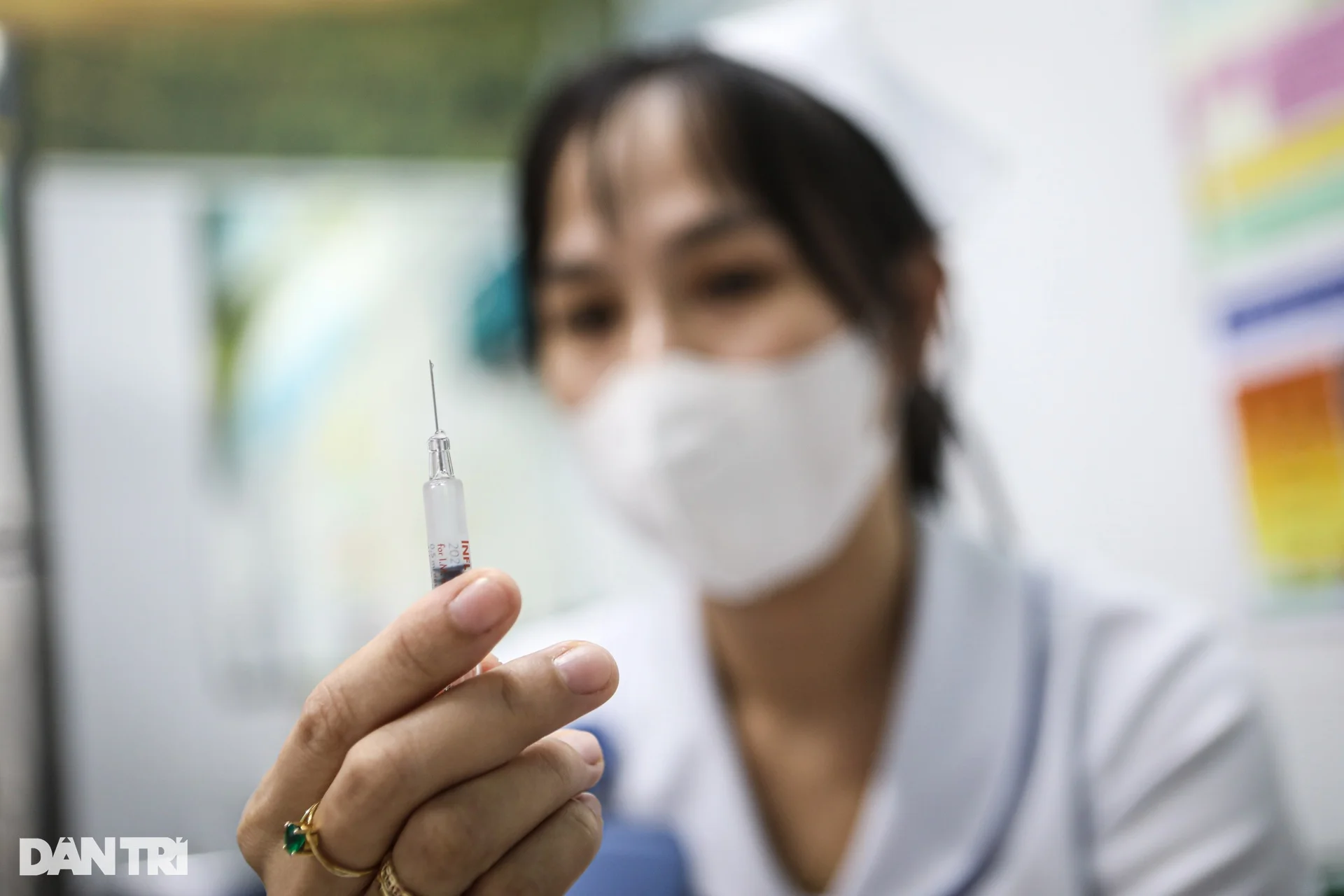 Những em bé đeo ống thở, mệt nhoài trong viện vì không tiêm vaccine sởi - 14 Những em bé đeo ống thở, mệt nhoài trong viện vì không tiêm vaccine sởi - 14