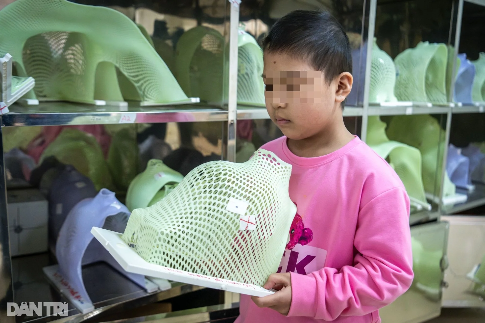 Chiếc mặt nạ xạ trị trong trận chiến với ung thư của cô bé 11 tuổi - 3 Chiếc mặt nạ xạ trị trong trận chiến với ung thư của cô bé 11 tuổi - 3