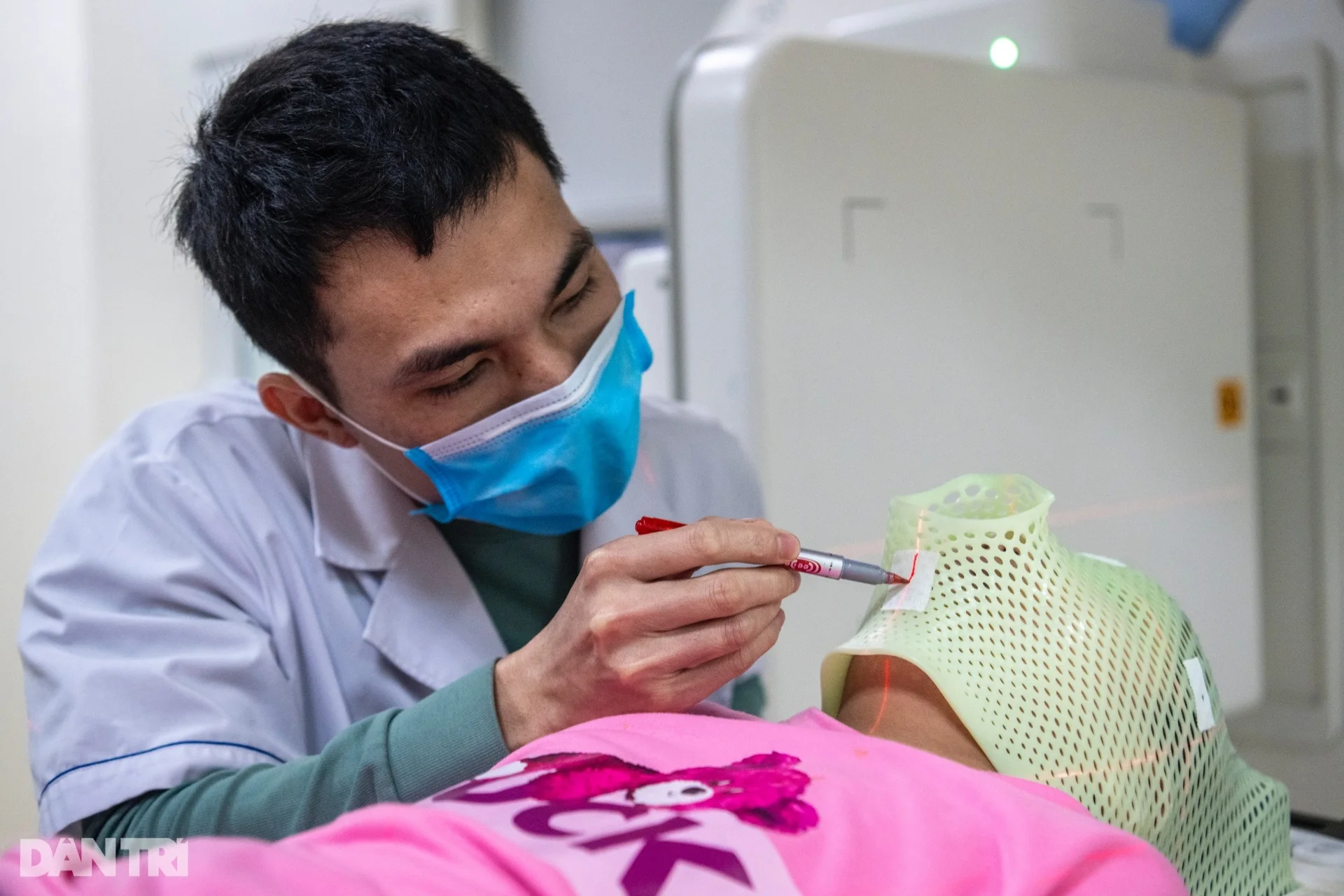 Chiếc mặt nạ xạ trị trong trận chiến với ung thư của cô bé 11 tuổi - 6 Chiếc mặt nạ xạ trị trong trận chiến với ung thư của cô bé 11 tuổi - 6