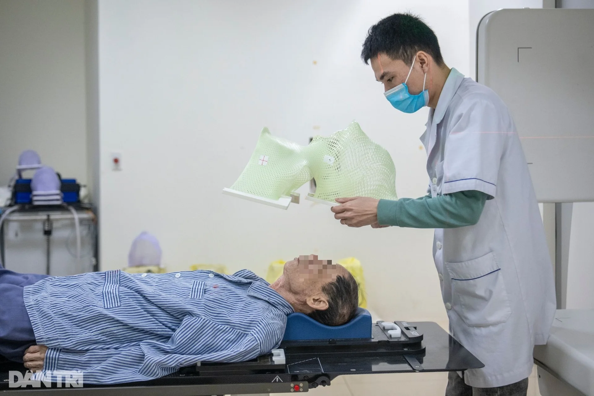 Chiếc mặt nạ xạ trị trong trận chiến với ung thư của cô bé 11 tuổi - 14 Chiếc mặt nạ xạ trị trong trận chiến với ung thư của cô bé 11 tuổi - 14