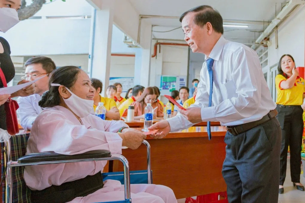 Những người thầm lặng bên bệnh nhân hiến tạng chết não lúc khó khăn nhất - 1
