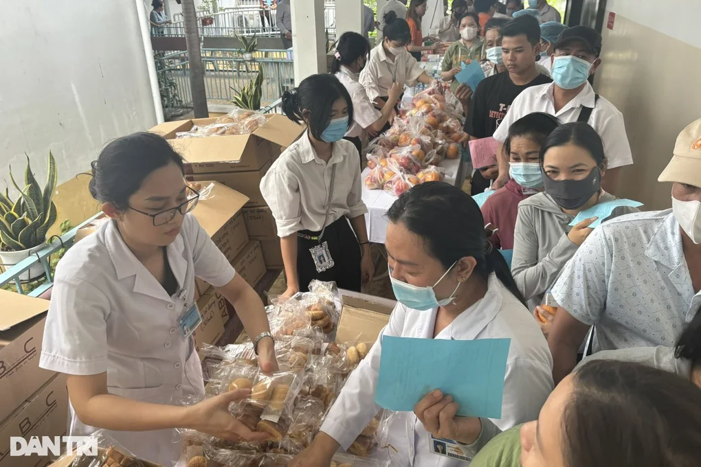 Những người thầm lặng bên bệnh nhân hiến tạng chết não lúc khó khăn nhất - 4