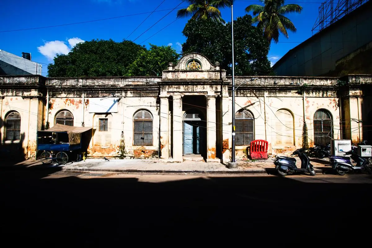 Sabha before restoration. Sabha before restoration.