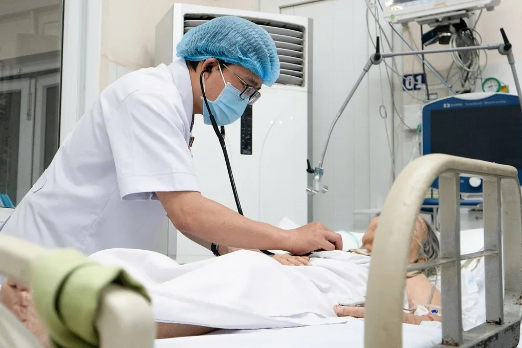 Người phụ nữ nguy kịch vì... một miếng xoài - 2