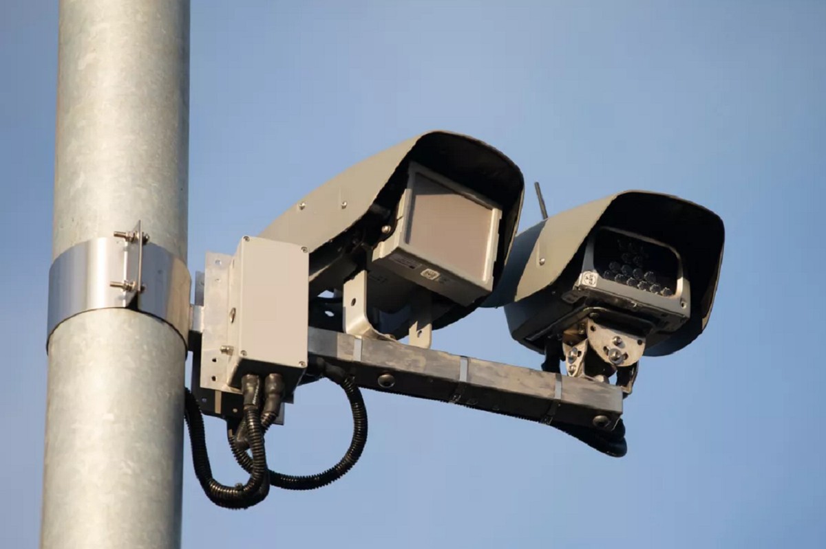 Novo radar com IA flagra muito mais que excesso de velocidade