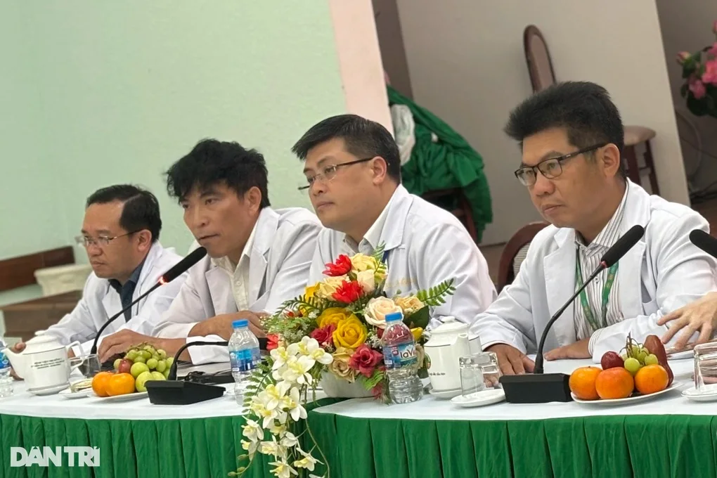 Lá gan của người đàn ông chết não cứu cháu bé 21 tháng tuổi - 4 Lá gan của người đàn ông chết não cứu cháu bé 21 tháng tuổi - 4