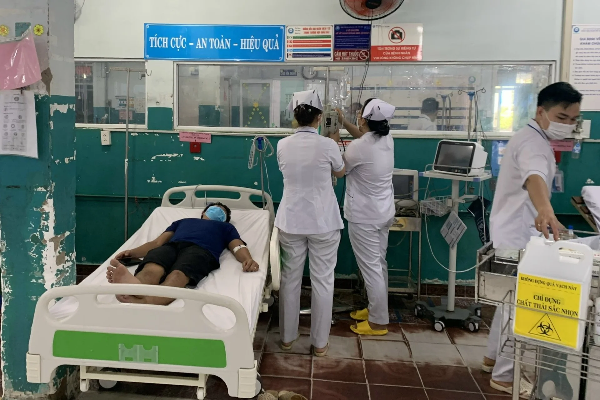 Bệnh viện từng ngập nặng, bác sĩ phải mang ủng cứu người, giờ ra sao? - 4 Bệnh viện từng ngập nặng, bác sĩ phải mang ủng cứu người, giờ ra sao? - 4