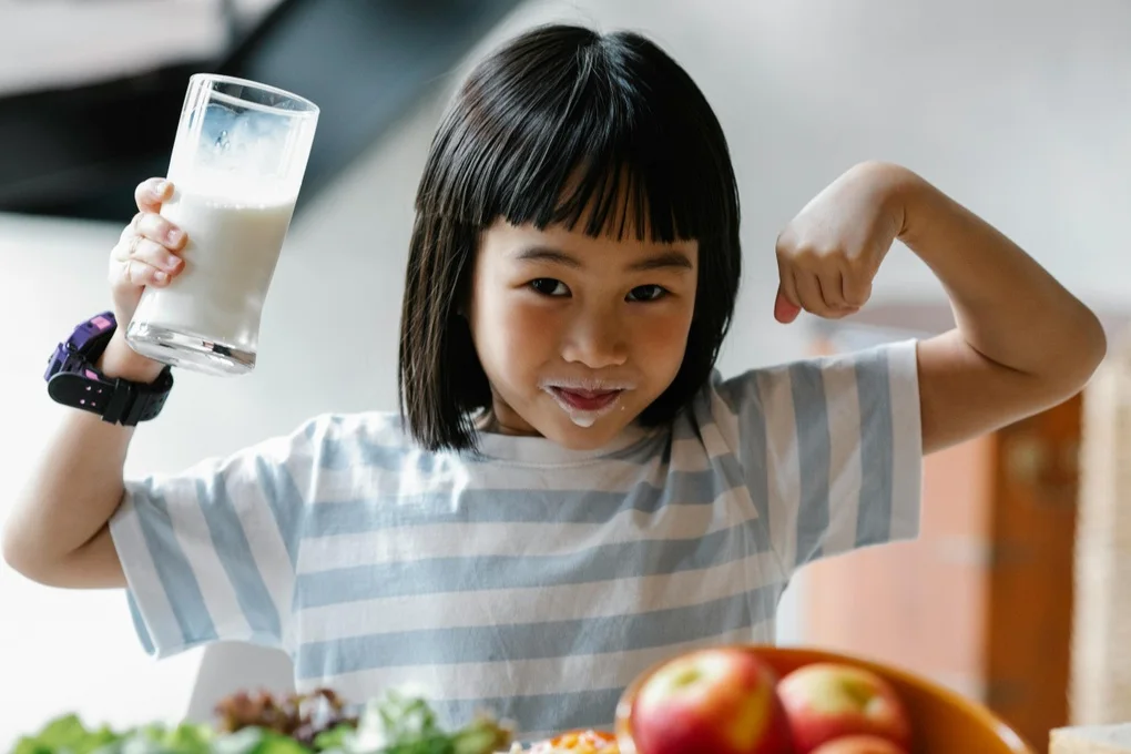 Chuyên gia giải đáp nên uống sữa vào đầu ngày hay trước khi ngủ? - 1