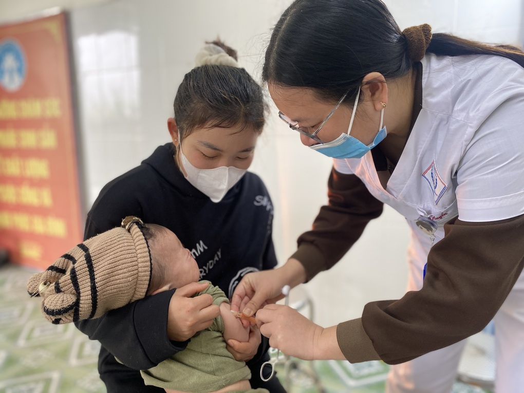 Tăng số ca sởi ở trẻ lớn, Bộ Y tế triển khai chiến dịch tiêm đợt 3