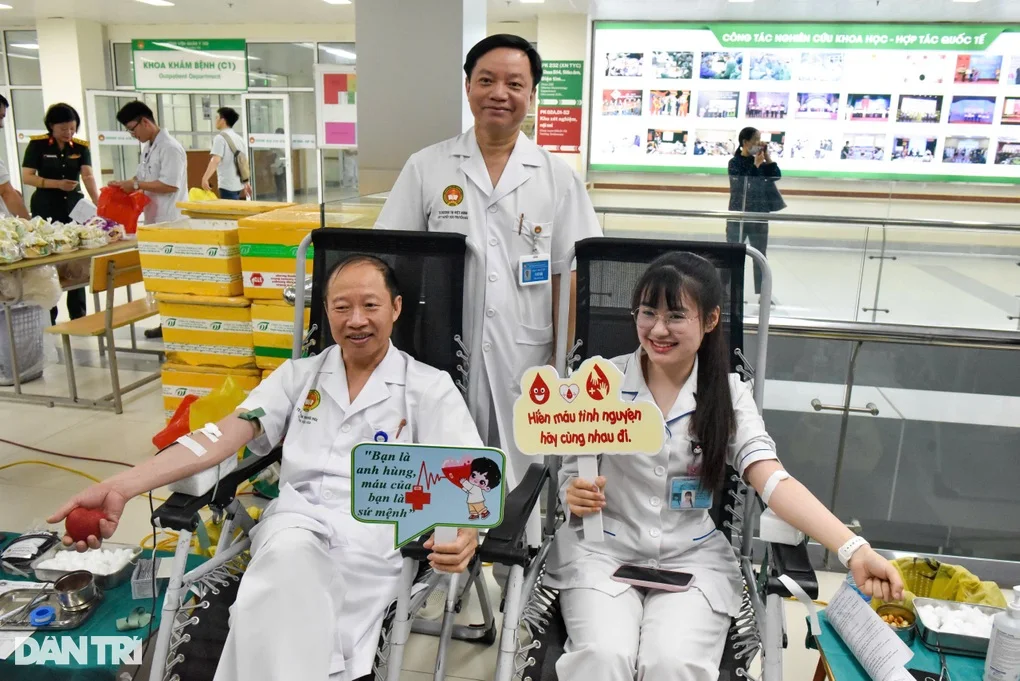 Với nhiều ca cấp cứu, 1-2 đơn vị máu đáng giá bằng cả sinh mệnh - 3 Với nhiều ca cấp cứu, 1-2 đơn vị máu đáng giá bằng cả sinh mệnh - 3