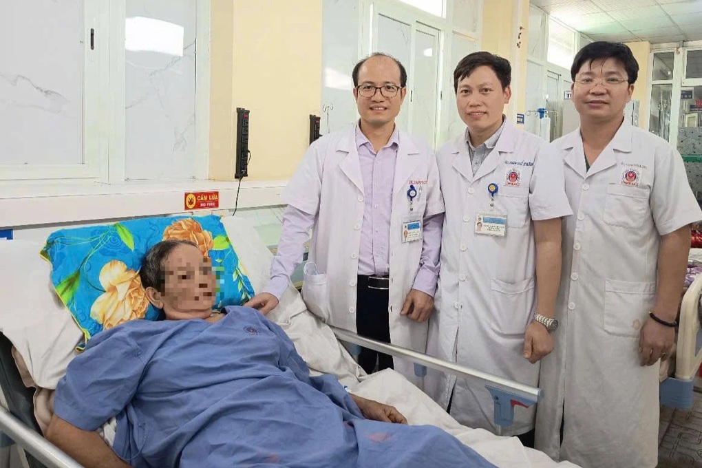 Người phụ nữ bị hươu húc gãy 14 xương sườn