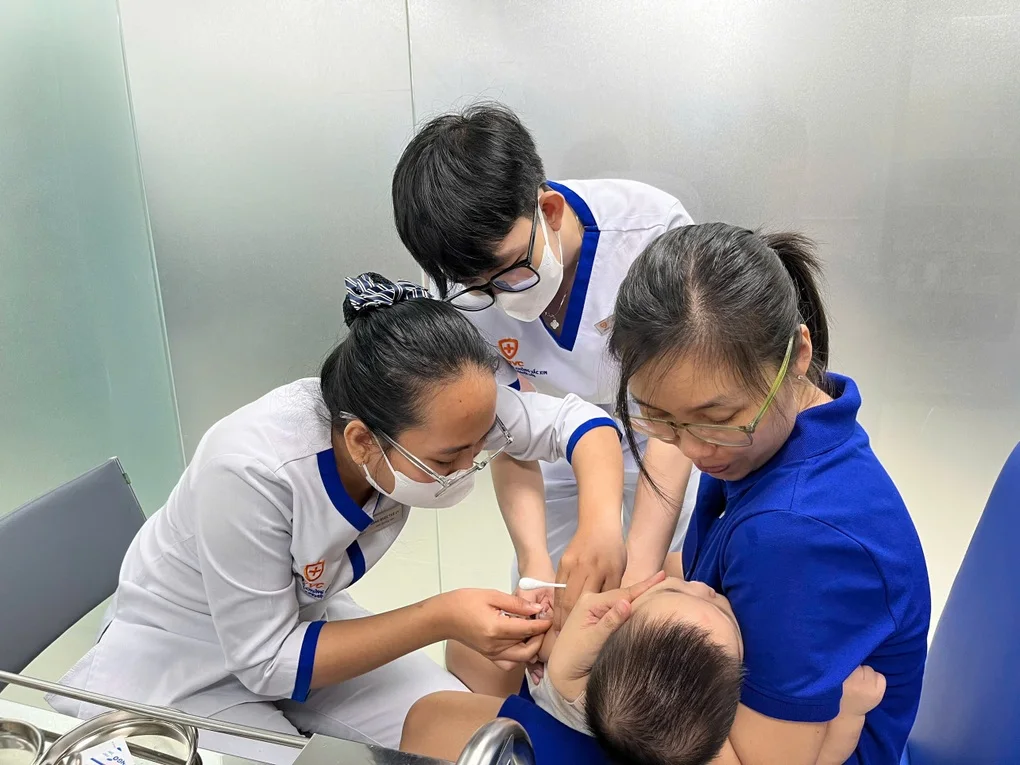 Điểm khác biệt của vaccine phòng 6 bệnh truyền nhiễm cho trẻ, cha mẹ nên biết - 4