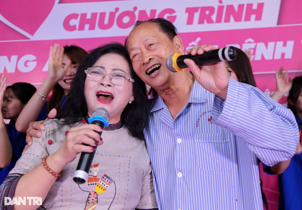 Cựu chiến binh Thành cổ Quảng Trị mang tiếng hát “chữa lành” bệnh nhân