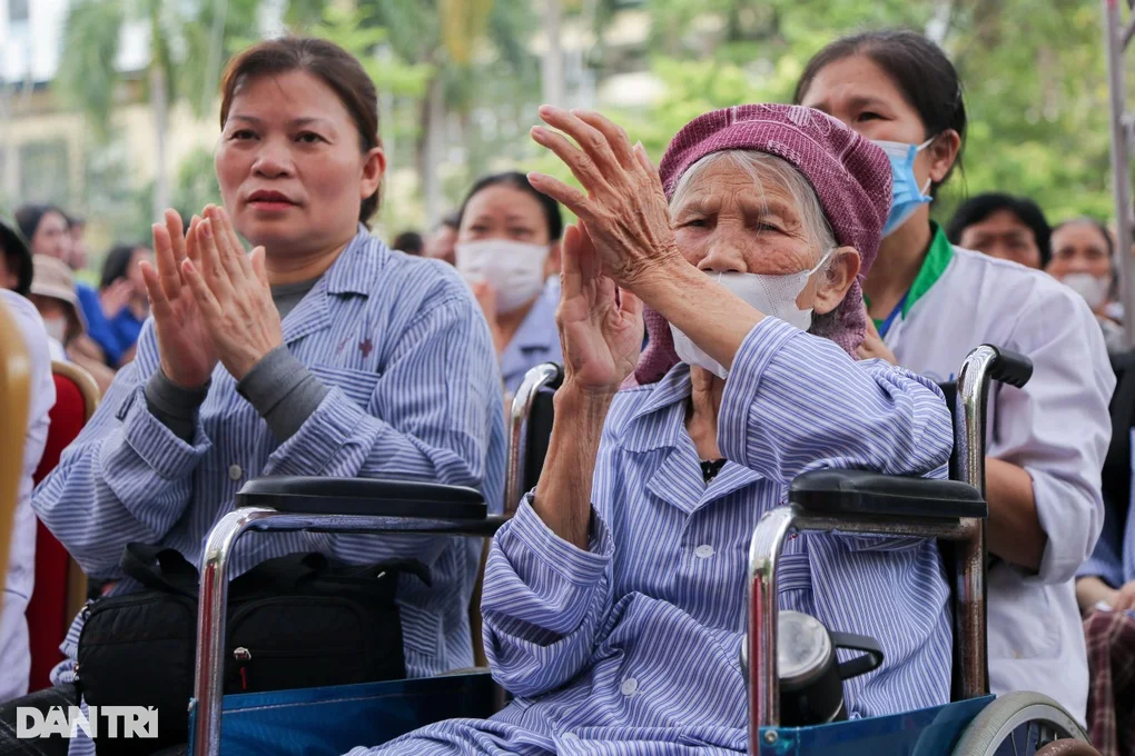 Cựu chiến binh Thành cổ Quảng Trị mang tiếng hát chữa lành bệnh nhân - 2 Cựu chiến binh Thành cổ Quảng Trị mang tiếng hát chữa lành bệnh nhân - 2