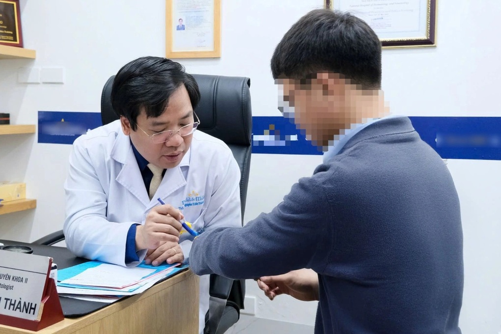 Xăm rồng phượng thể hiện cá tính, thanh niên phải cầu cứu bác sĩ