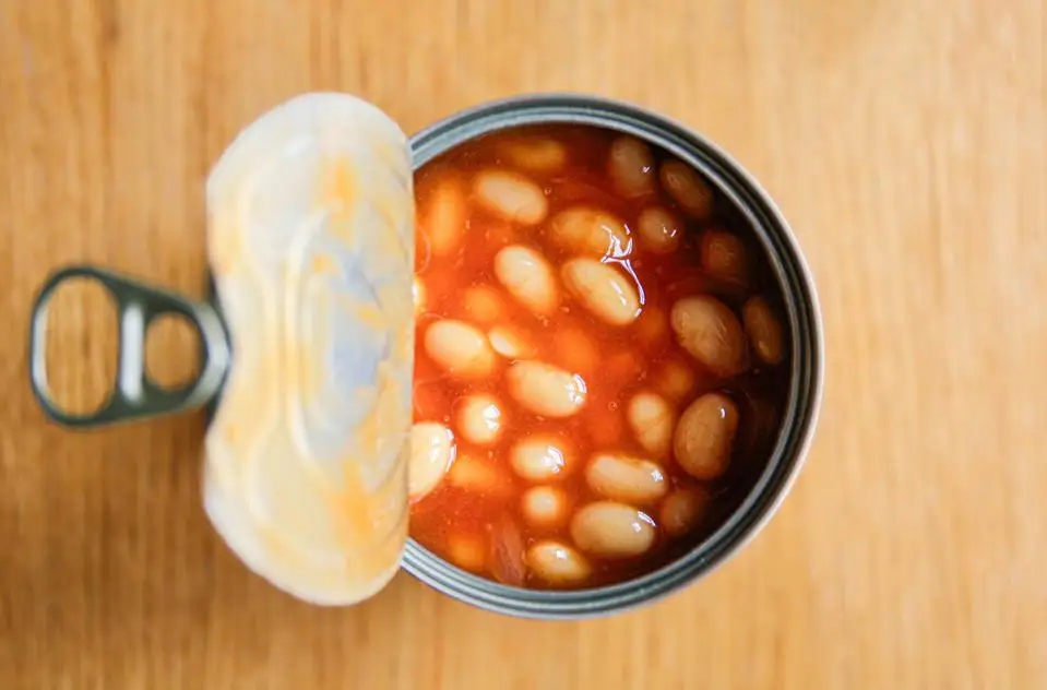 Baked beans in a tin
