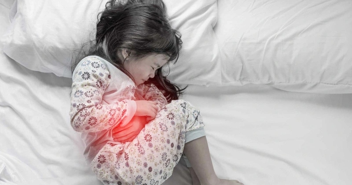 Hà Nội: Đu võng đập bụng vào thành giường, bé 11 tuổi chấn thương nguy hiểm