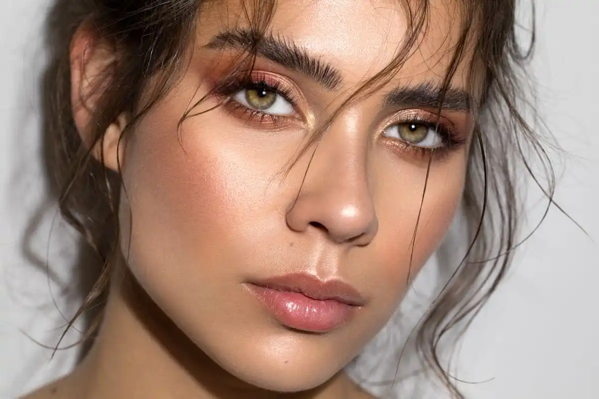 Targeted concealing for a flawless, natural finish.