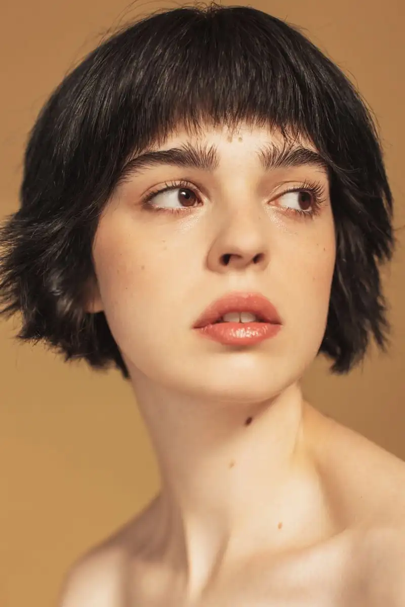 The ‘soft kiss’ effect: color that feels light and real.