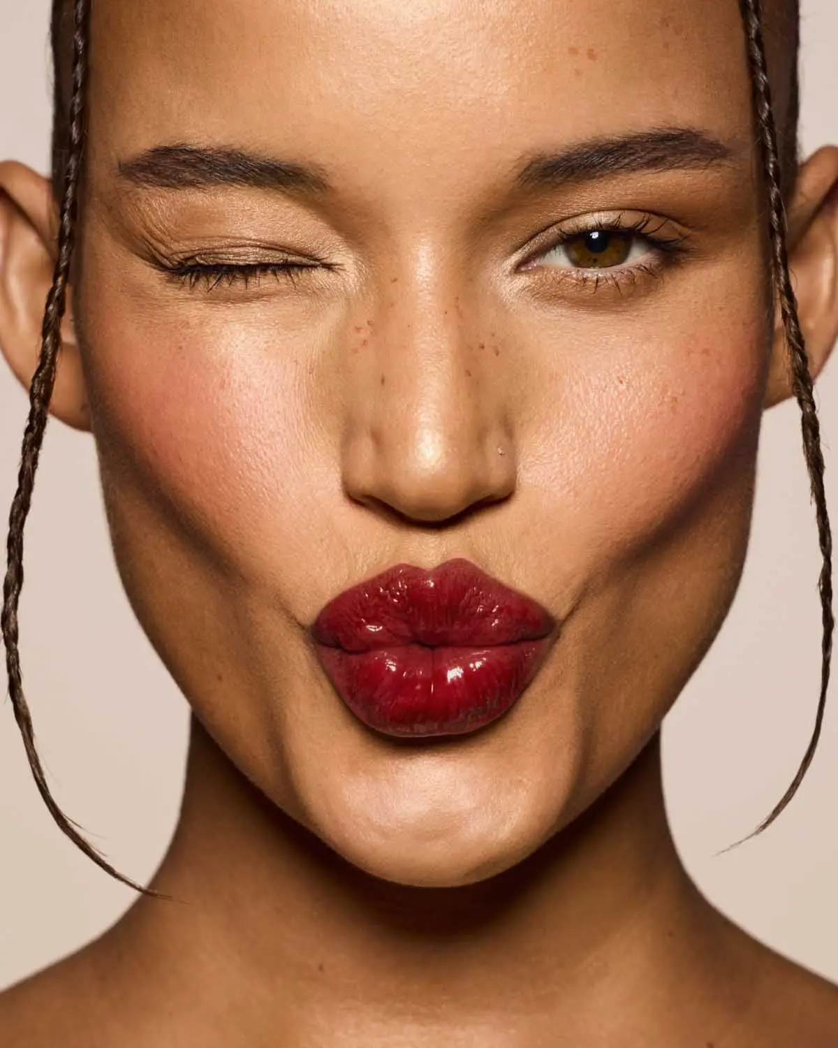 glossy lips 2000 makeup trends