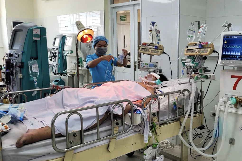 TPHCM: Đốt rác trong vườn bằng xăng, người phụ nữ bị cháy toàn thân nặng nề - 2