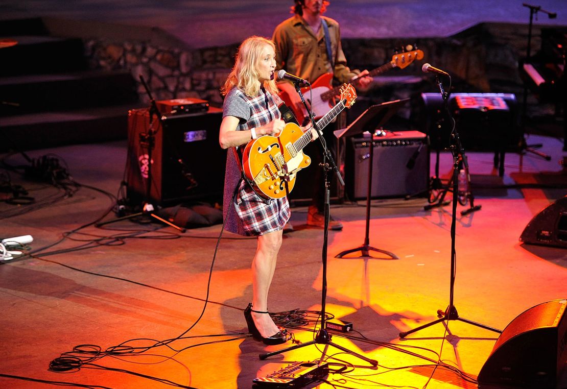 Jill Sobule, singer of iconic ’90s anthems ‘I Kissed a Girl’ and ‘Supermodel,’ dead at 66 in house fire