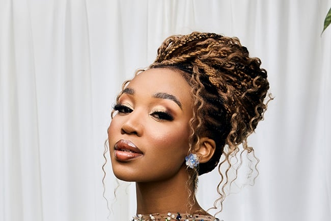 Glossed-up glam and earthy eyeshadows: 6 beauty tips to get into the autumn feels
