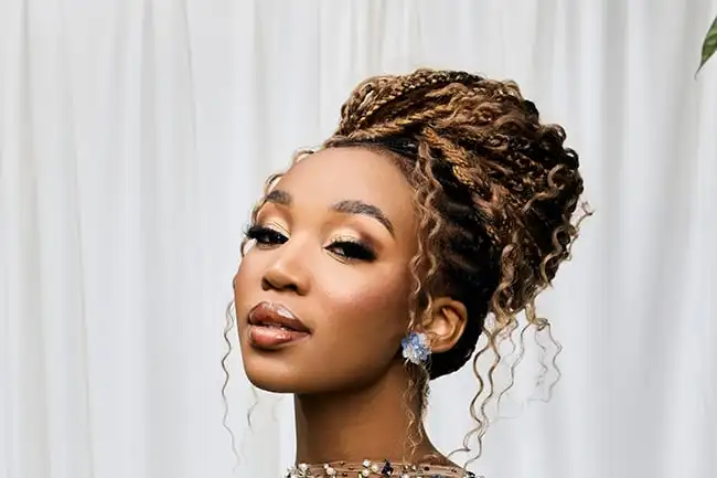 Actor Khosi Ngema's soft eyeshadow with earthy tones are perfect for autumn.
