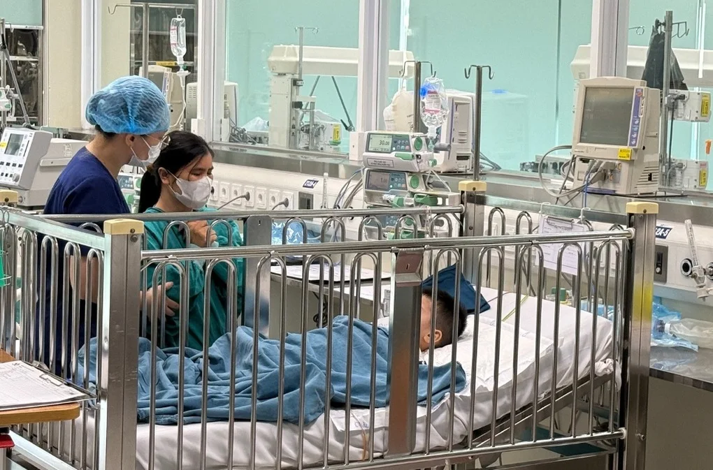 Bộ trưởng Bộ Y tế: Cấp cứu luôn là ưu tiên hàng đầu, bất kỳ lý do gì - 2 Bộ trưởng Bộ Y tế: Cấp cứu luôn là ưu tiên hàng đầu, bất kỳ lý do gì - 2