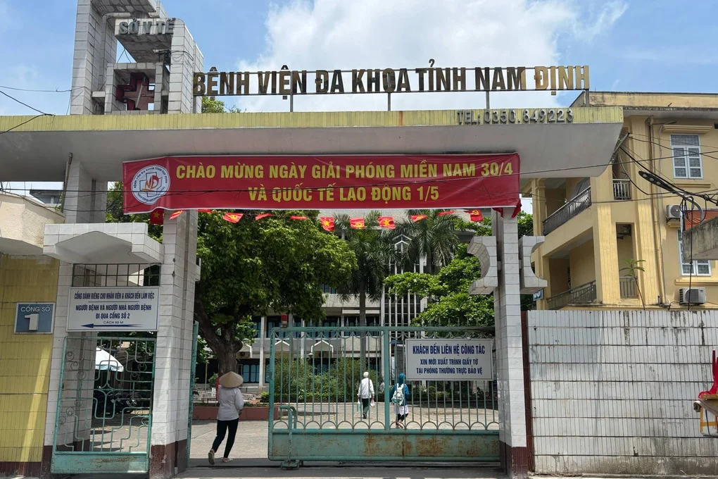 Vụ nộp đủ tiền mới cấp cứu: Đình chỉ 3 bác sĩ và 2 điều dưỡng - 1