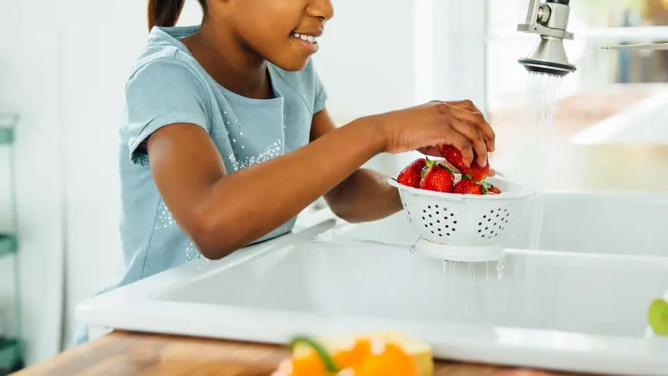 More healthy and less inflammatory foods are linked to lower risk of early menstruation, according to a new study. - Inti St Clair/Tetra images RF/Getty Images