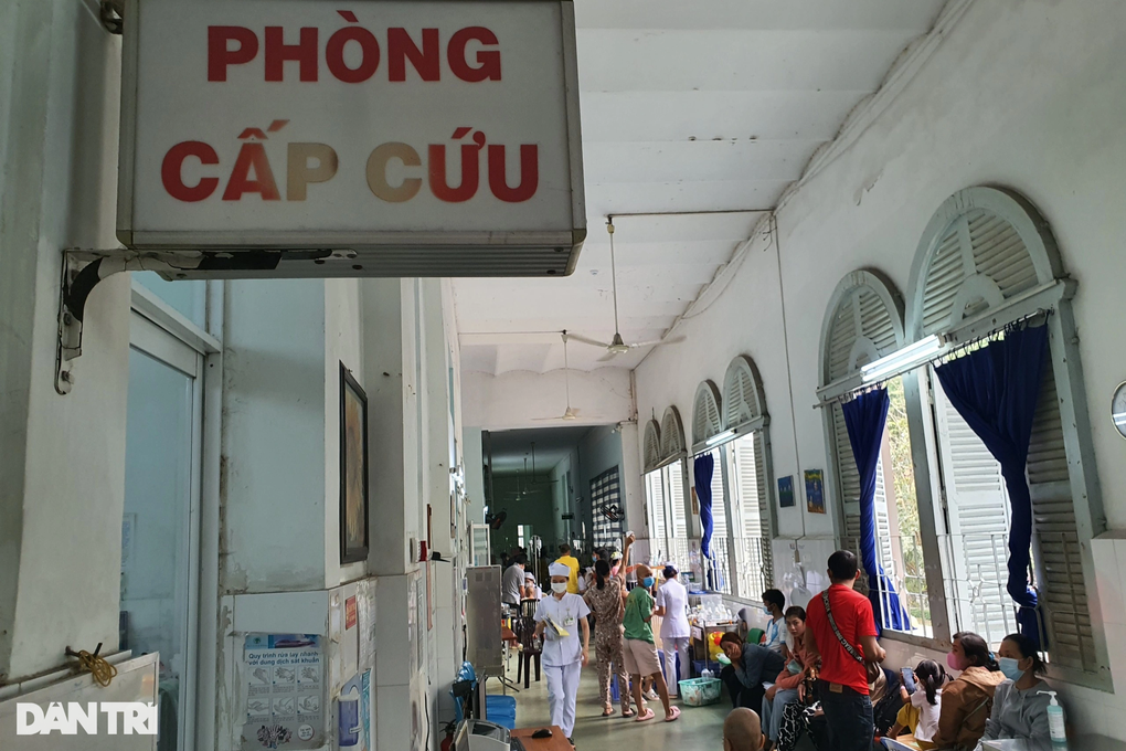 Cháu bé 2 tuổi ở TPHCM uống nhầm bột thông cống, bỏng toàn bộ khoang miệng