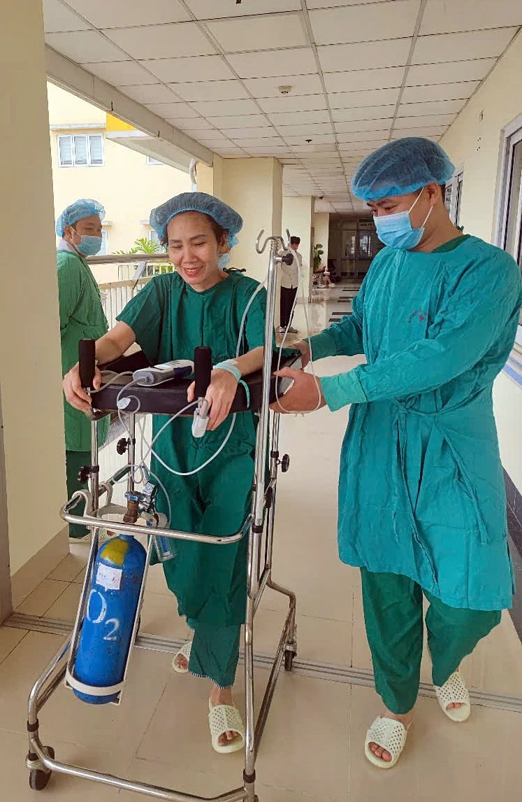 Chị được tái sinh nhờ lá phổi của người em được chuyển từ Nam ra Bắc - 1