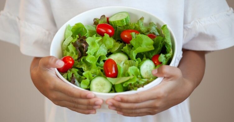 Healthy childhood diet linked to later menarche in girls