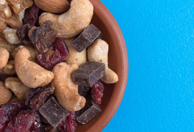 10 Superfood Snacks That Help You Stay Full All Day