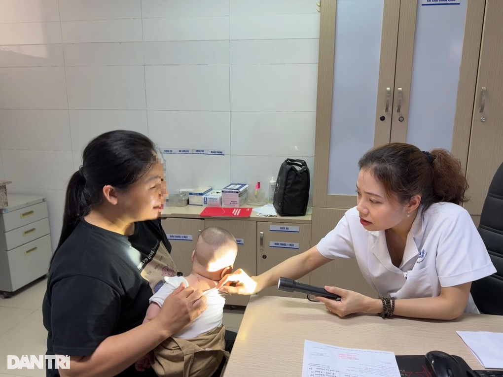 Thời tiết nắng nóng, hơn 2.000 lượt khám bệnh da mỗi ngày