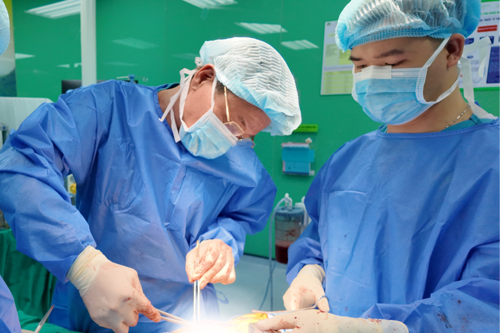 Bác sĩ mang trái tim người lính, kiên cường trên mọi mặt trận