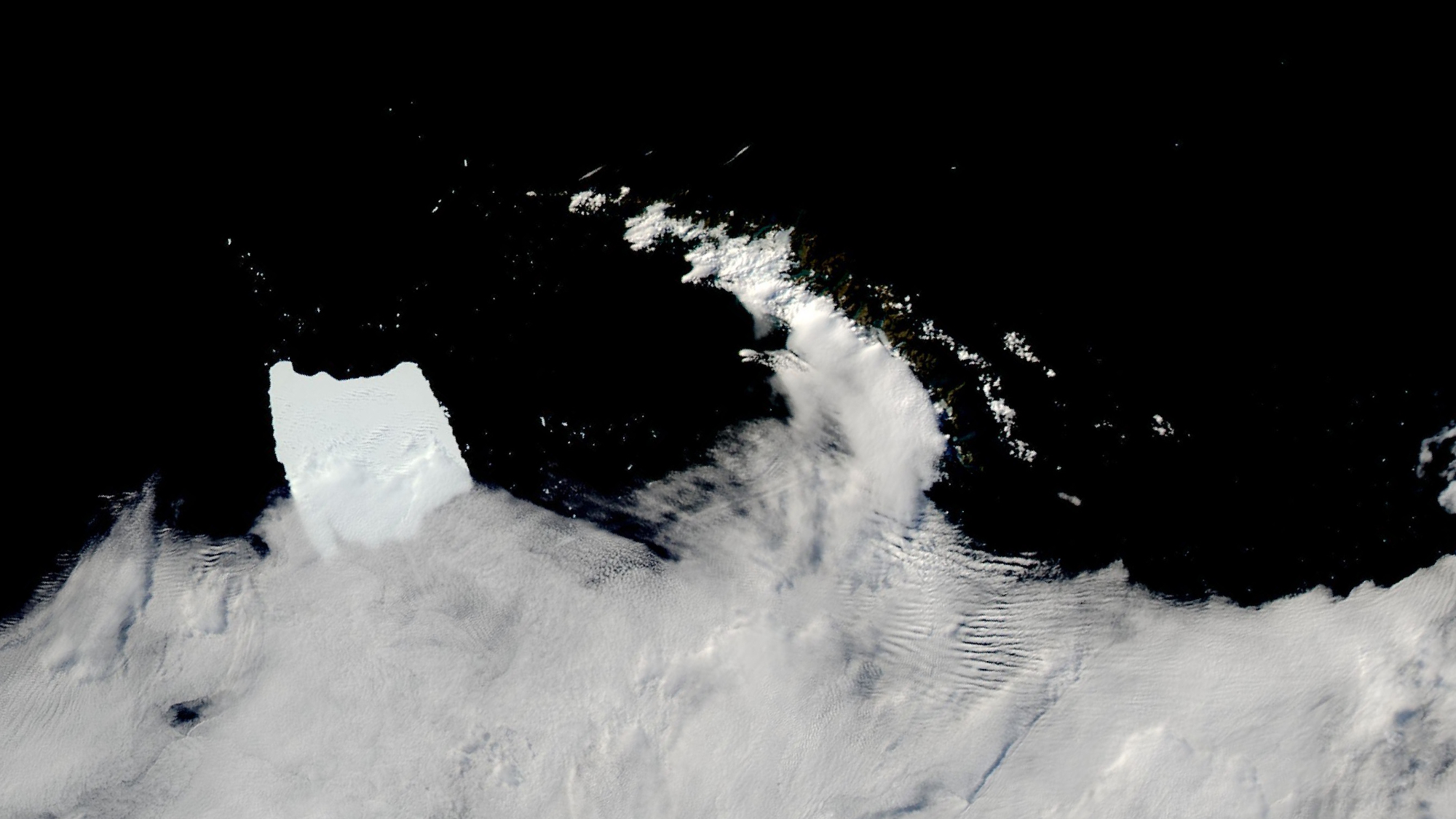 See the world’s largest iceberg stranded in the South Atlantic (satellite photo)