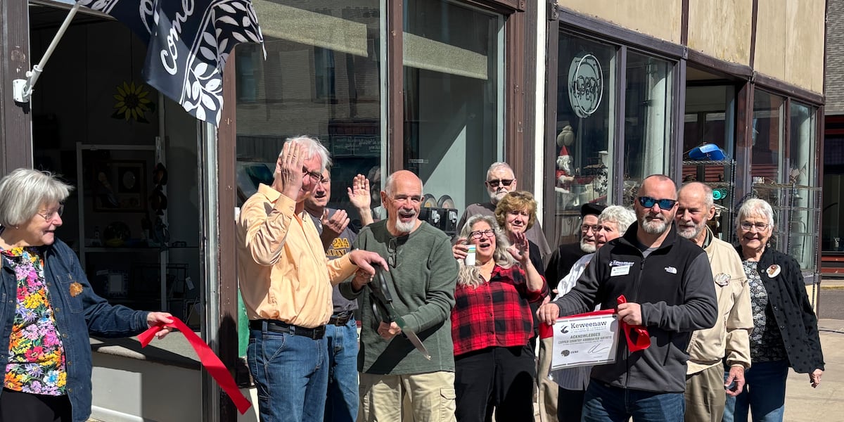 Copper Country Associated Artists holds ribbon-cutting for new gallery
