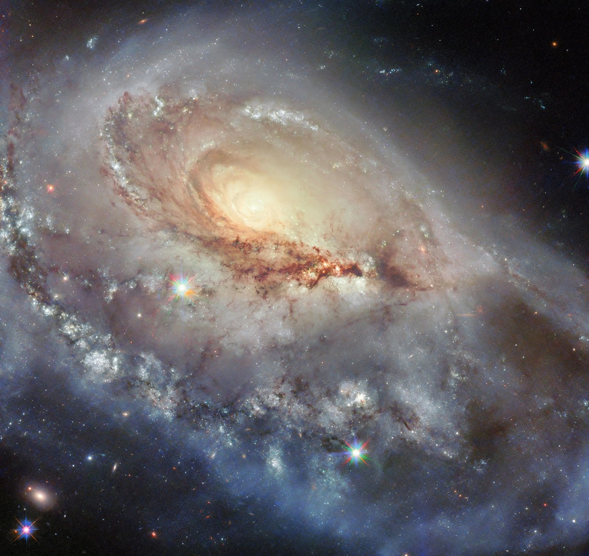 Space photo of the week: Bizarre 1-armed spiral galaxy stuns Hubble scientists