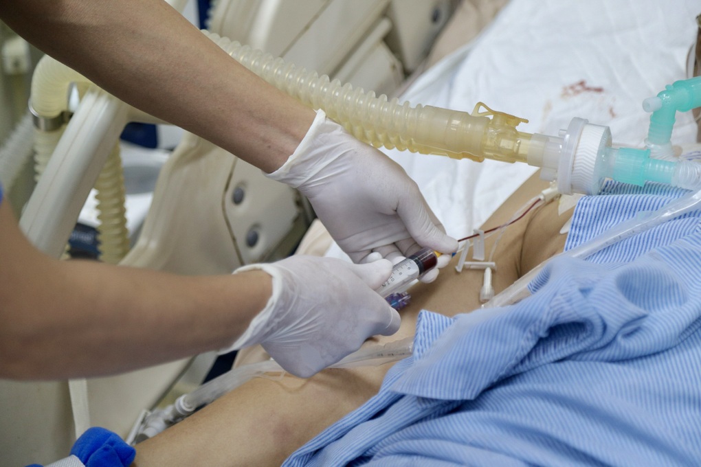 Xúc động chăm sóc người bệnh những giây phút sinh tử