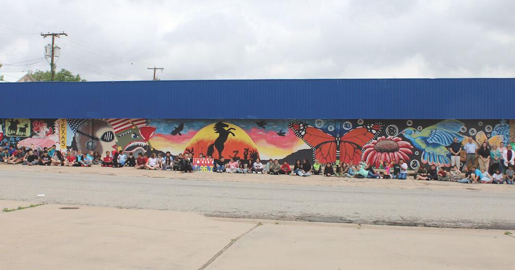 Community Comes Together to Celebrate New Mural