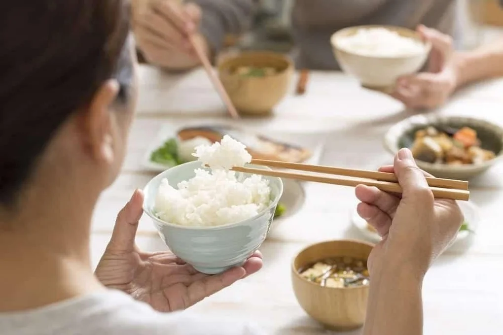 Cậu bé trầm cảm vì những bữa cơm nguội lạnh cảm xúc - 1