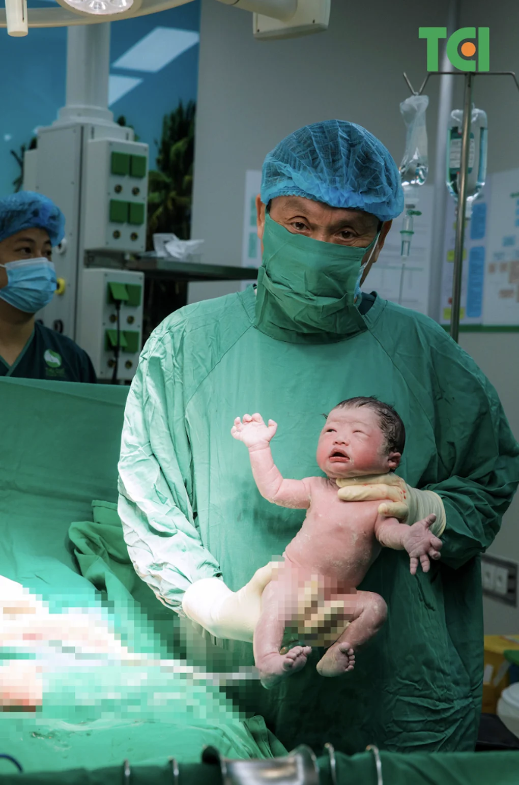 Sản phụ sinh 5 con trong gần 6 năm - 3